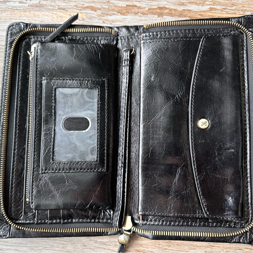 Hobo Evolve Wristlet Wallet